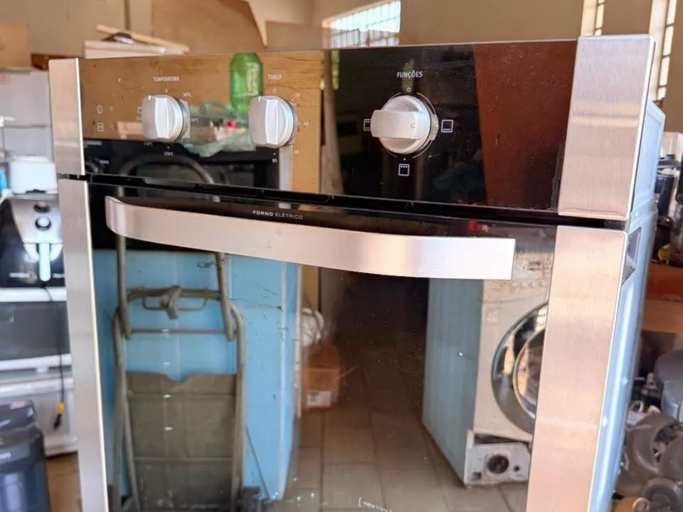 Forno de embutir em manutenção na oficina da Thander