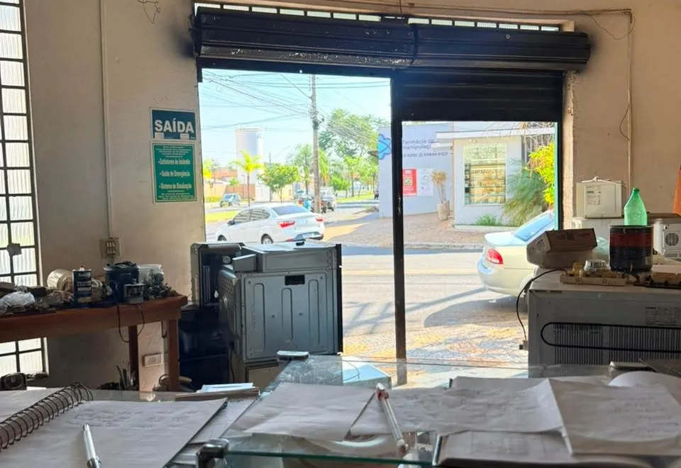 Bancada e interior da oficina da Thander em Araras